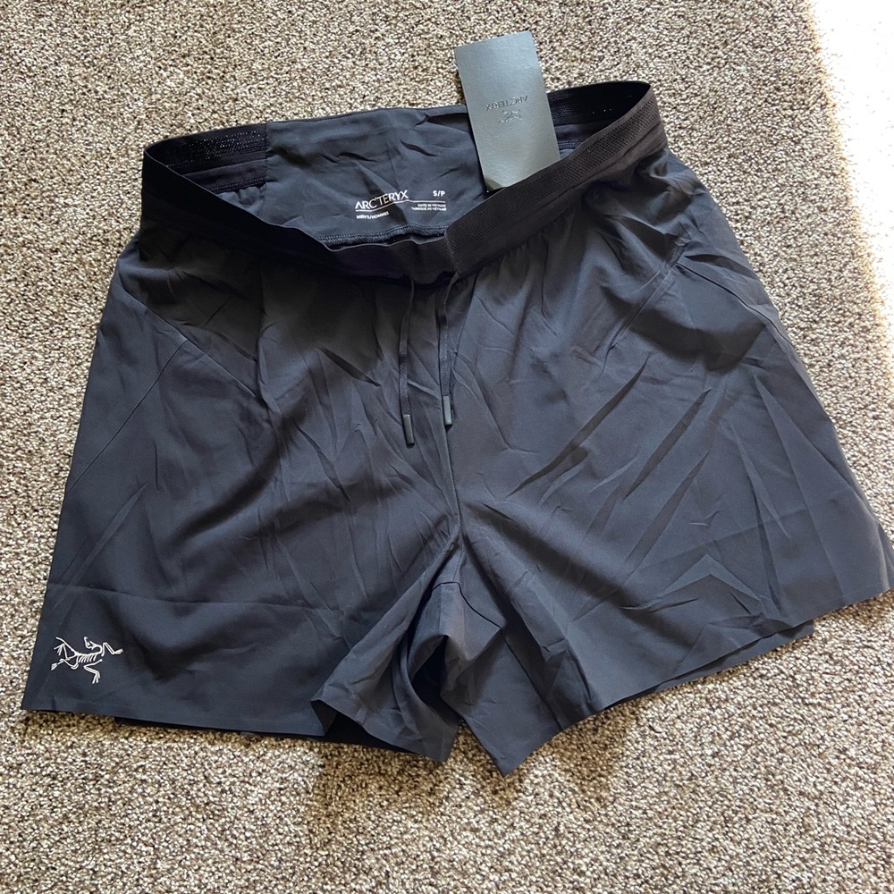Arc'teryx Men's Black 5”Shorts